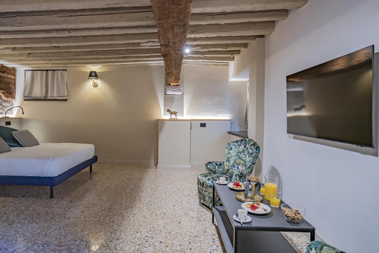 Corte Rubbi 1 A True Canal-side Experience Venice