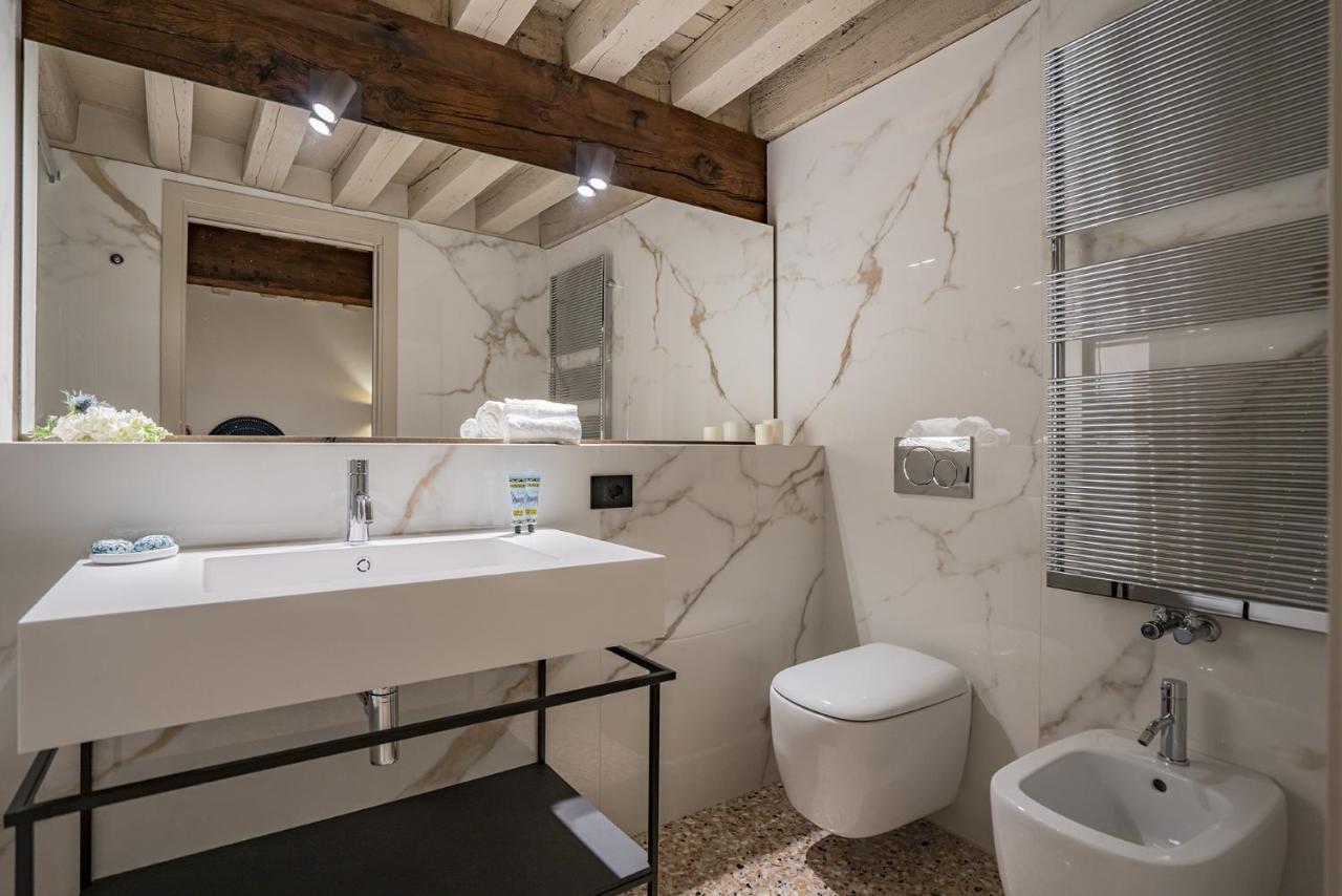 Corte Rubbi 1 A True Canal-side Experience Venice