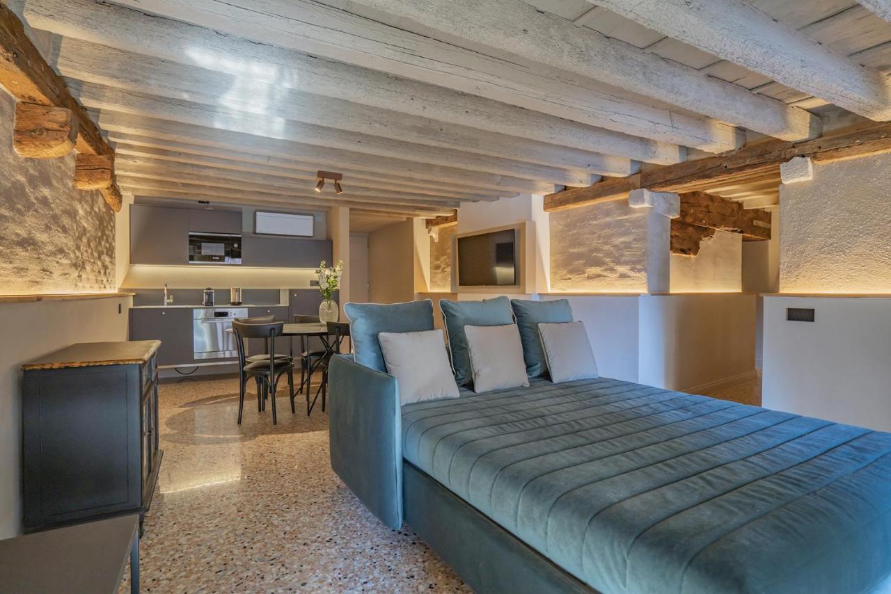 Apartment Corte Rubbi 1 A True Canal-side Experience Venice